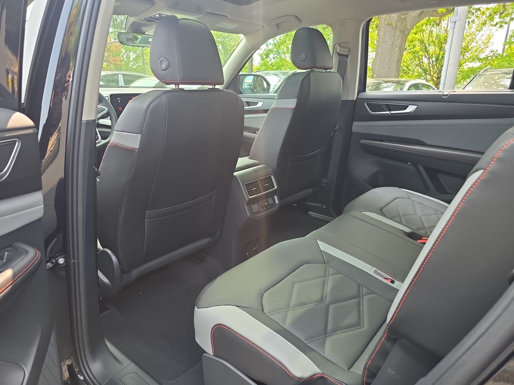 2025 Volkswagen Atlas Peak Edition SE photo 12