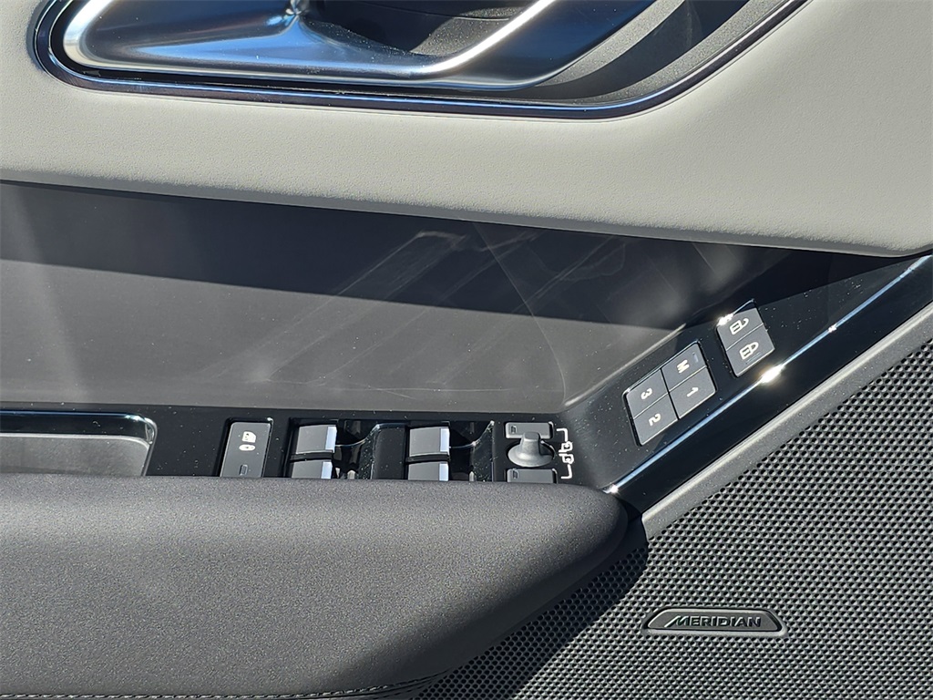 2026 Land Rover Range Rover Velar S photo 24