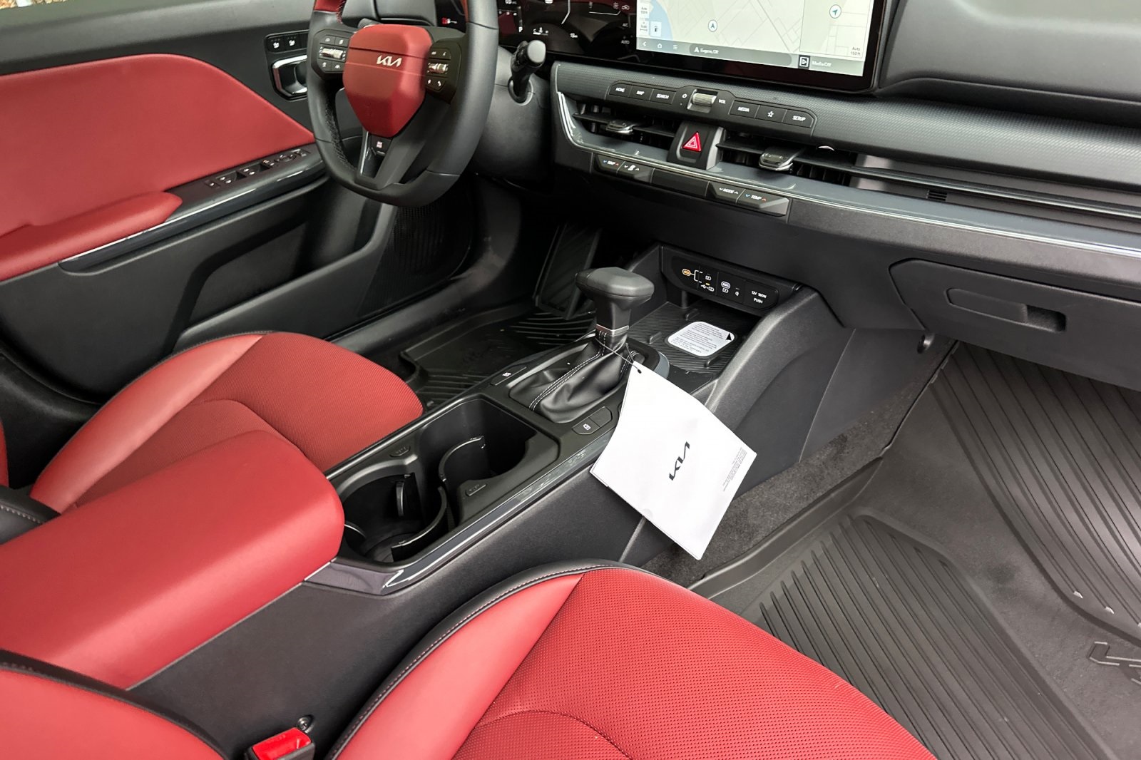 2025 Kia K4 GT-Line photo 10