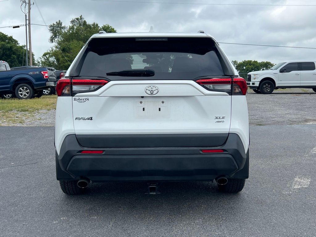 2020 Toyota RAV4 XLE photo 3
