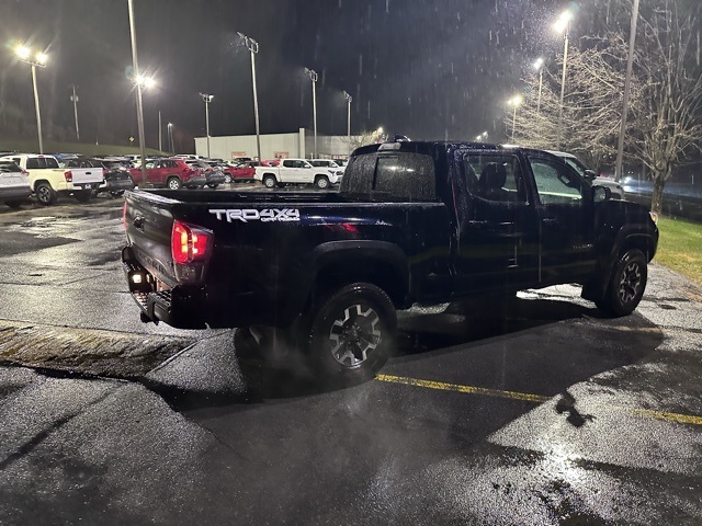 2021 Toyota Tacoma TRD Off-Road photo 3