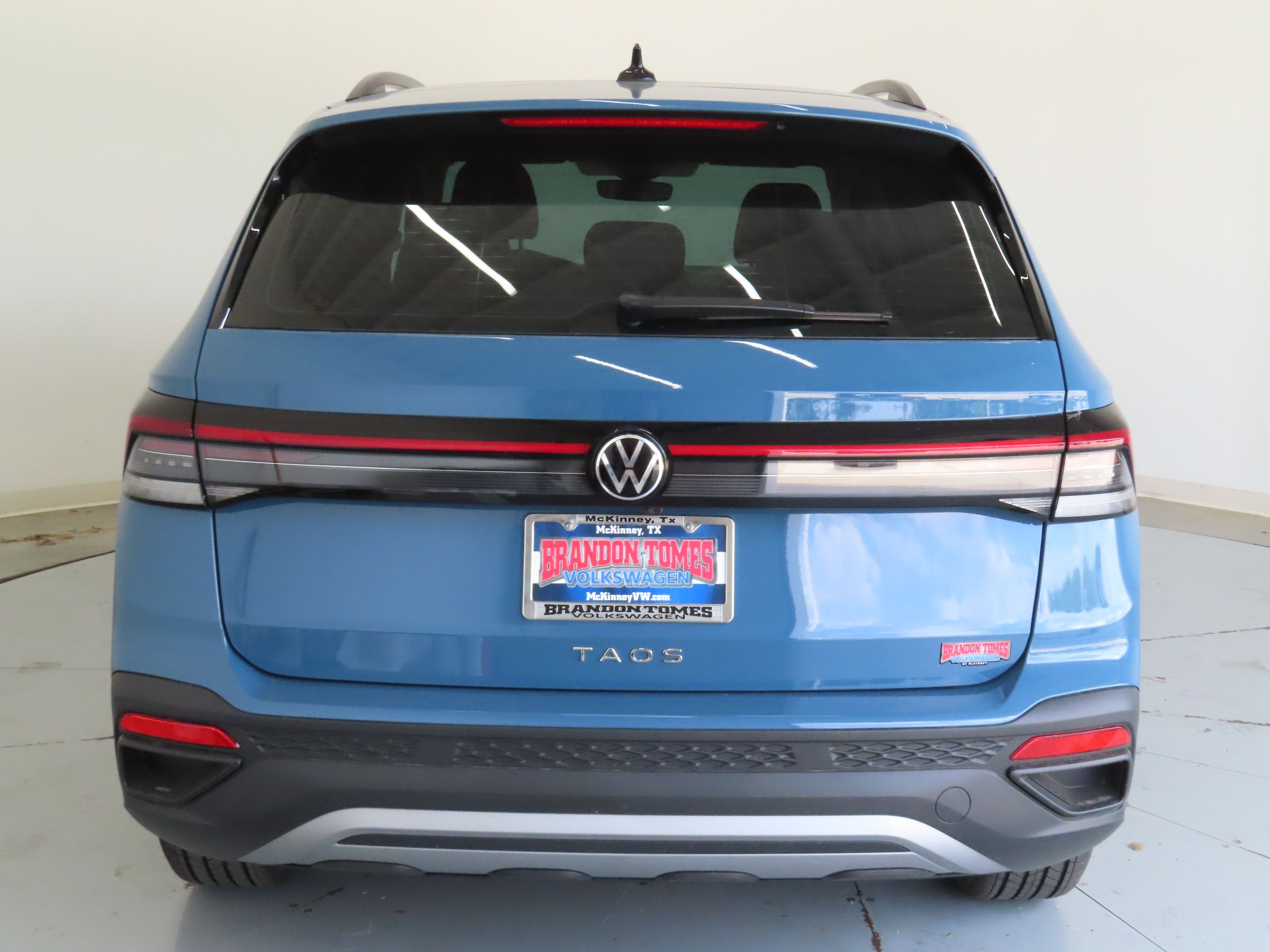 2025 Volkswagen Taos S photo 4