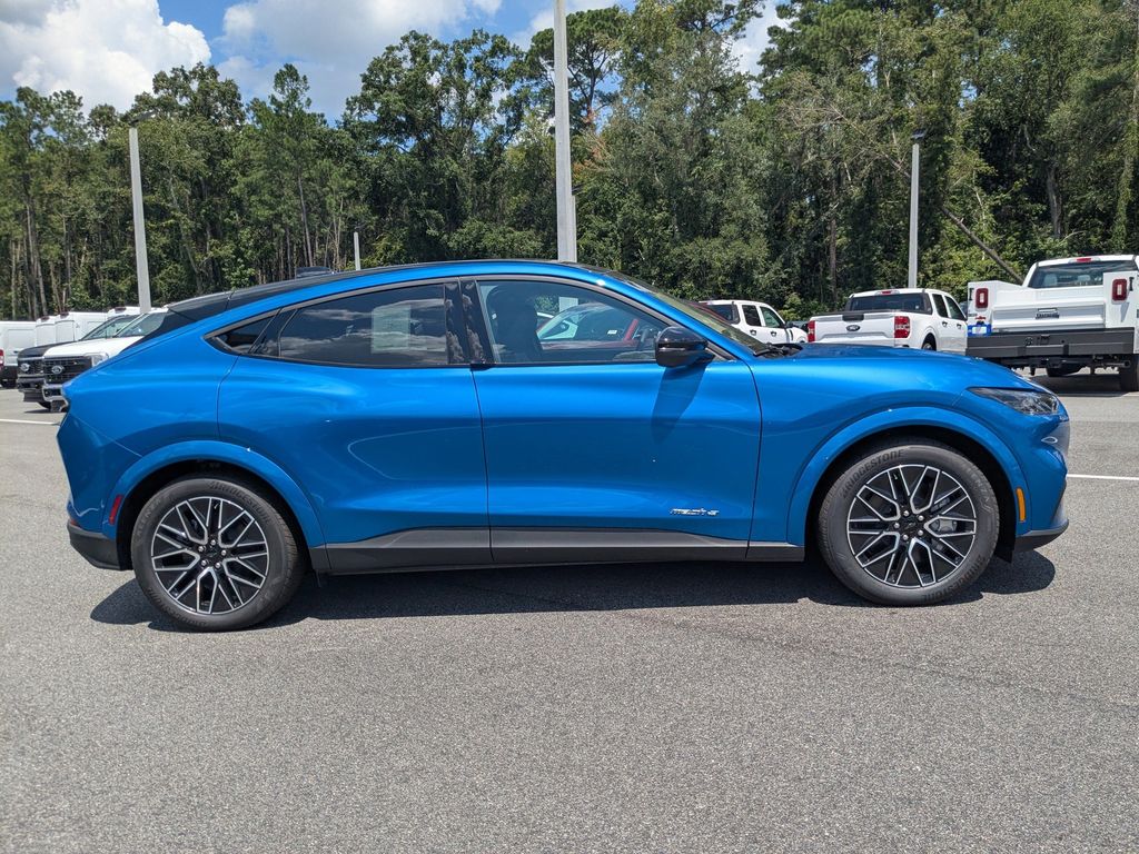 2025 Ford Mustang Mach-E Premium photo 3