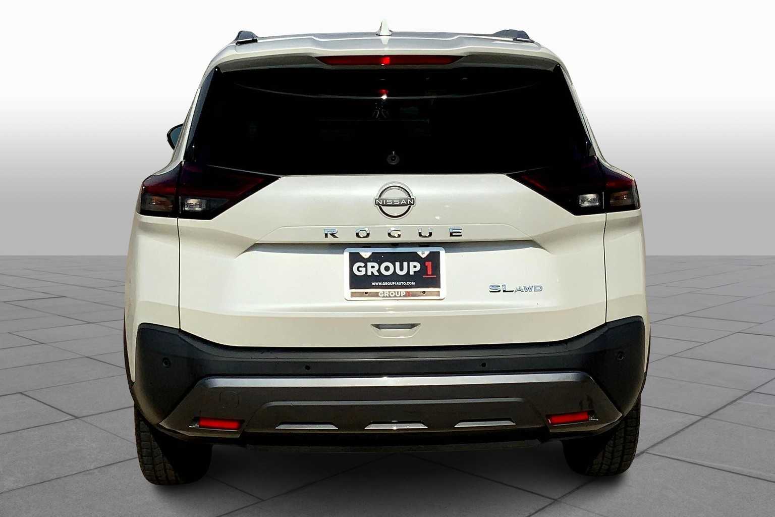 2023 Nissan Rogue SL photo 3