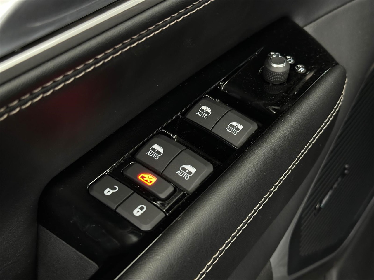 2025 Jeep Wagoneer Series II Carbide photo 11