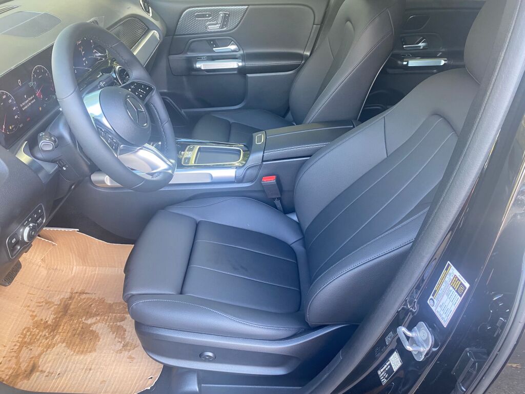 2026 Mercedes Benz GLB 250 4MATIC photo 9