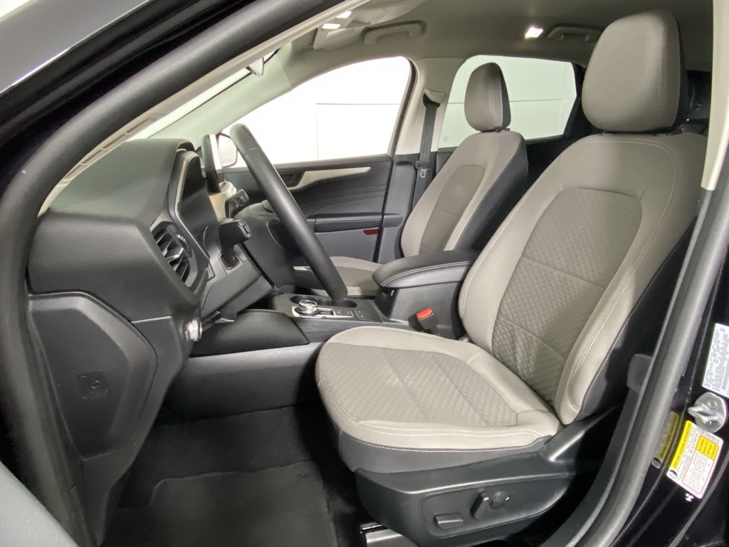 2022 Ford Escape SE photo 2