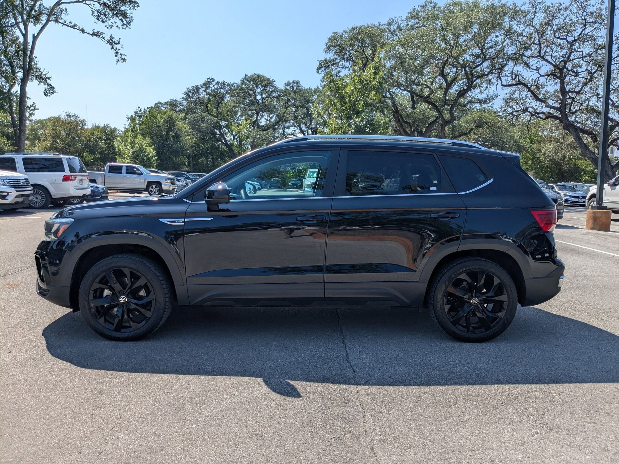 2023 Volkswagen Taos SE photo 4