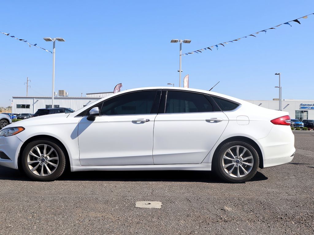 2017 Ford Fusion SE photo 4