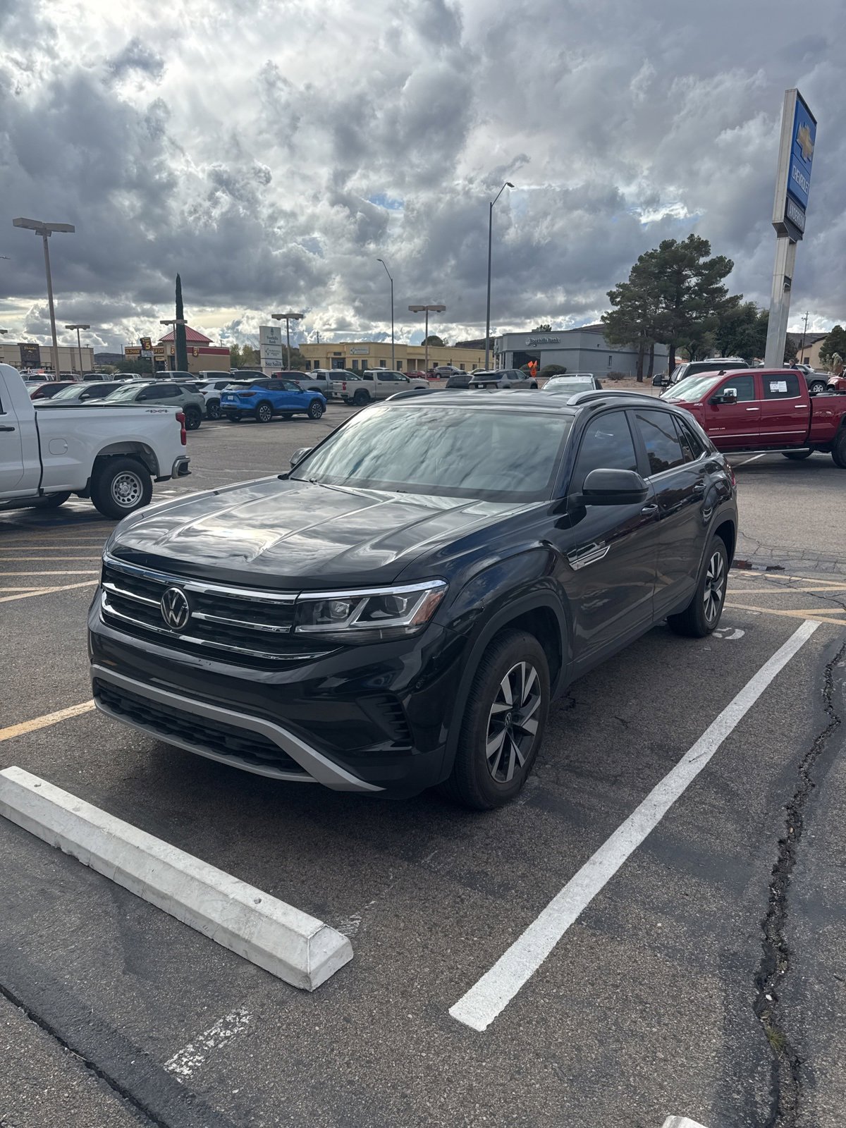 2022 Volkswagen Atlas Cross Sport SE's photo