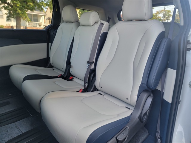 2026 Kia Carnival EX photo 13