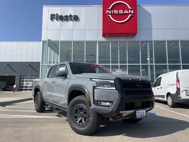 2025 Nissan Frontier PRO-4X's photo