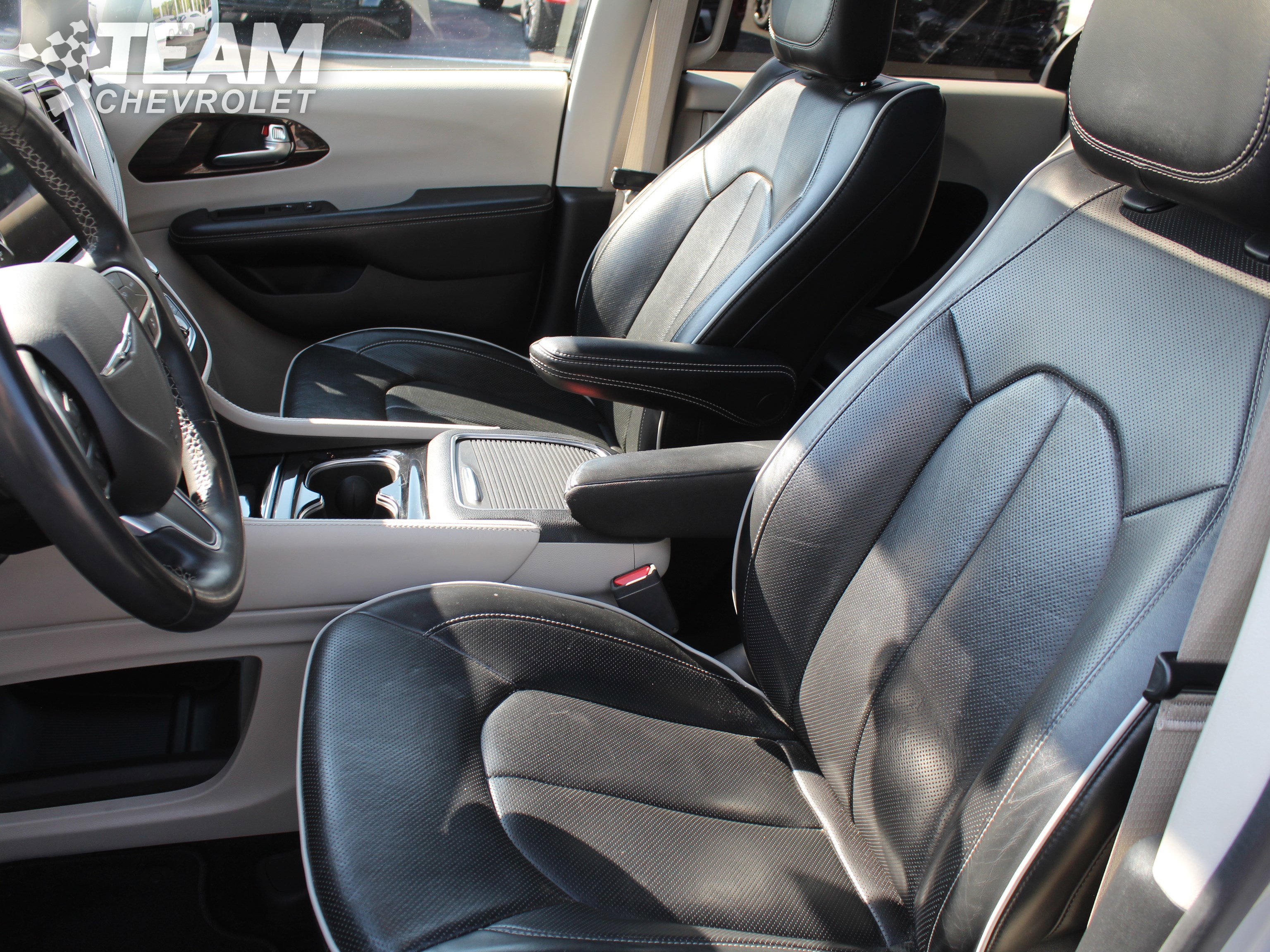 2022 Chrysler Pacifica Hybrid Limited photo 11