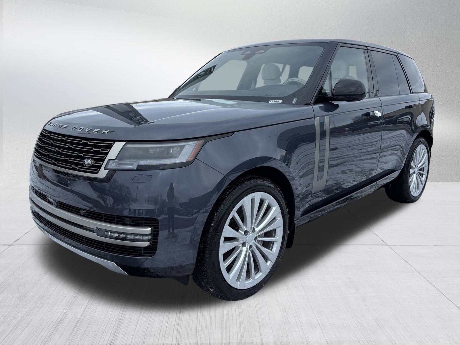2025 Land Rover Range Rover SE's photo