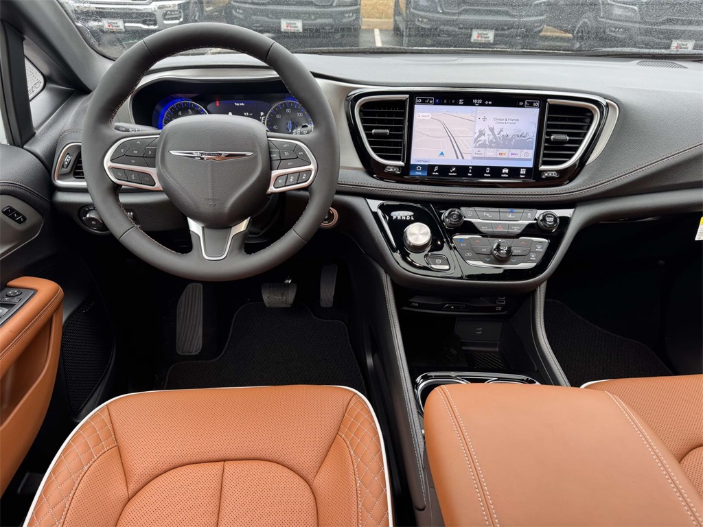2026 Chrysler Pacifica Pinnacle photo 18
