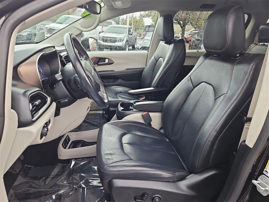 2019 Chrysler Pacifica Touring L photo 12