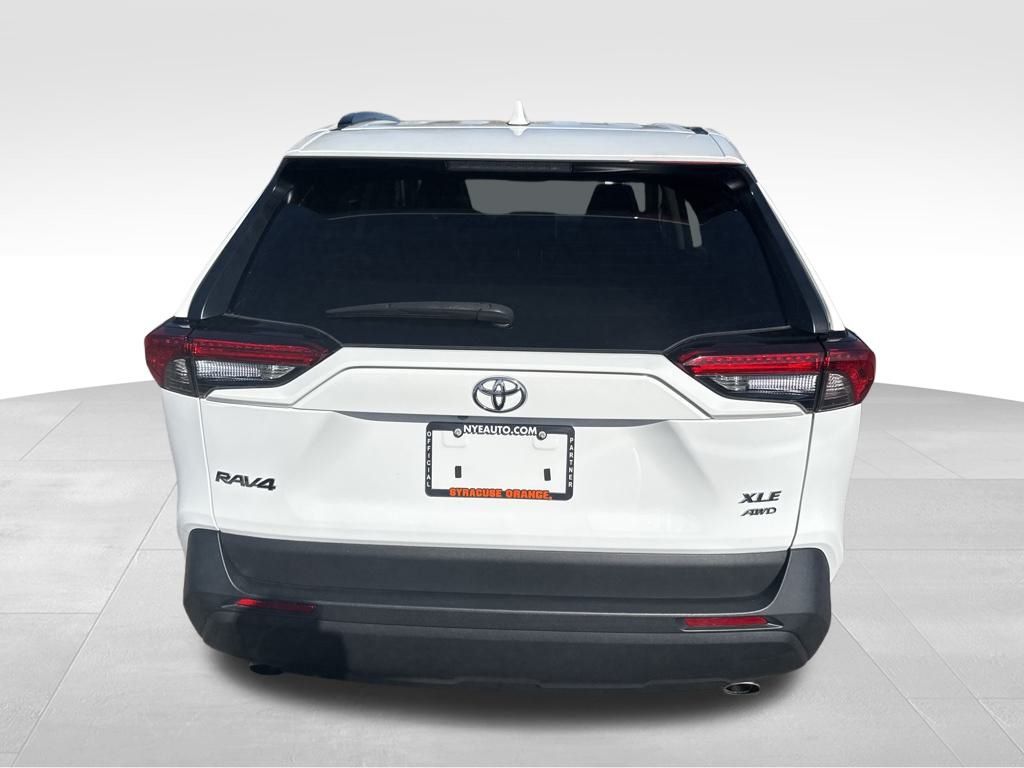 2023 Toyota RAV4 XLE photo 4