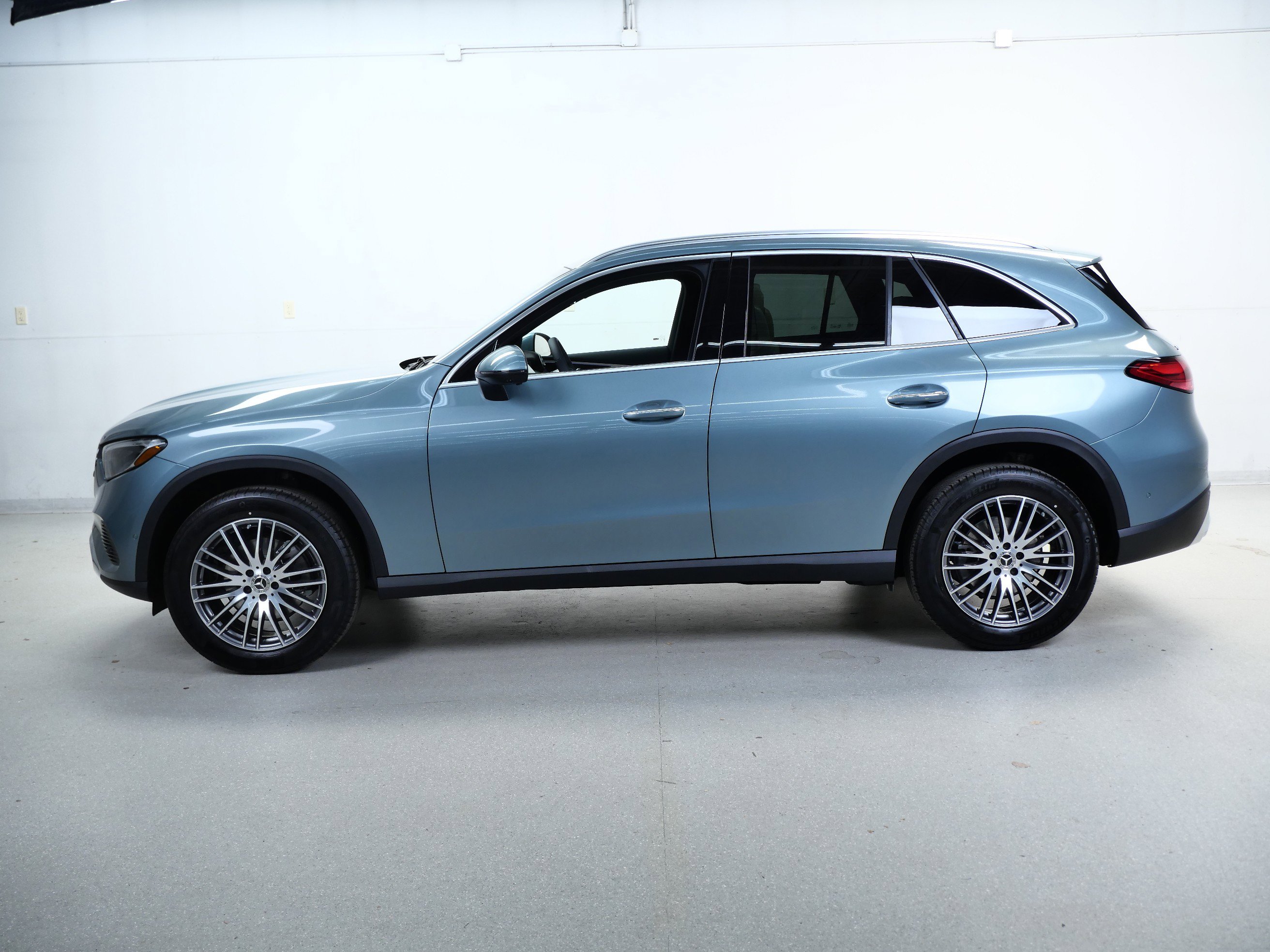 2026 Mercedes Benz GLC 300 4MATIC photo 4