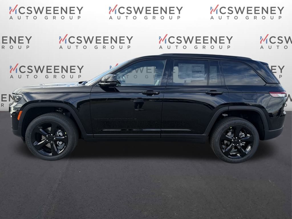 2025 Jeep Grand Cherokee Laredo Altitude photo 2