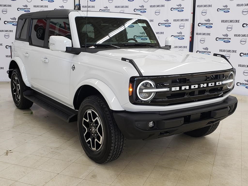 2025 Ford Bronco 4-Door Outer Banks's photo