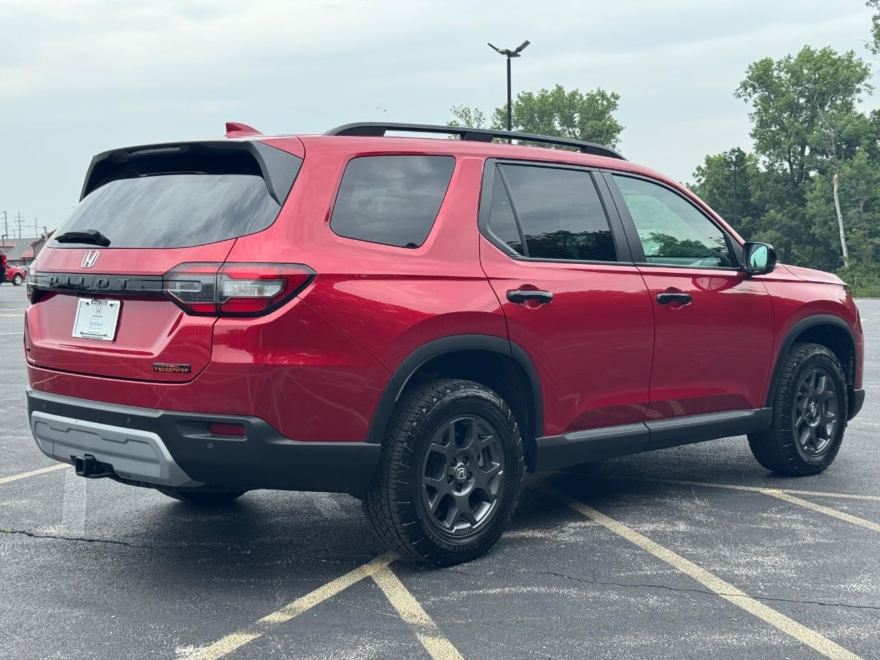 2025 Honda Pilot TrailSport photo 2