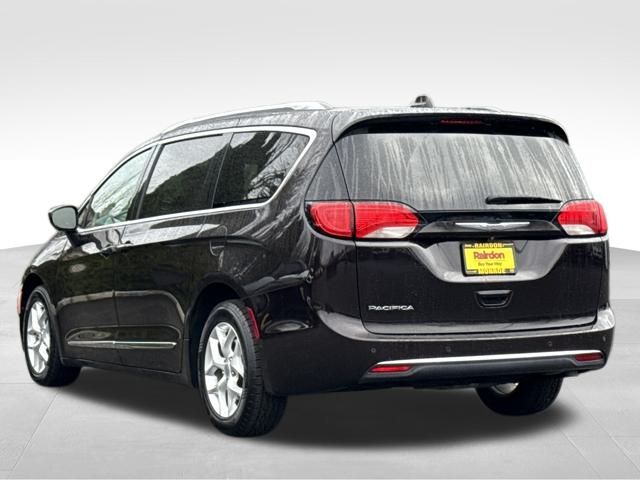 2017 Chrysler Pacifica Touring Plus photo 4