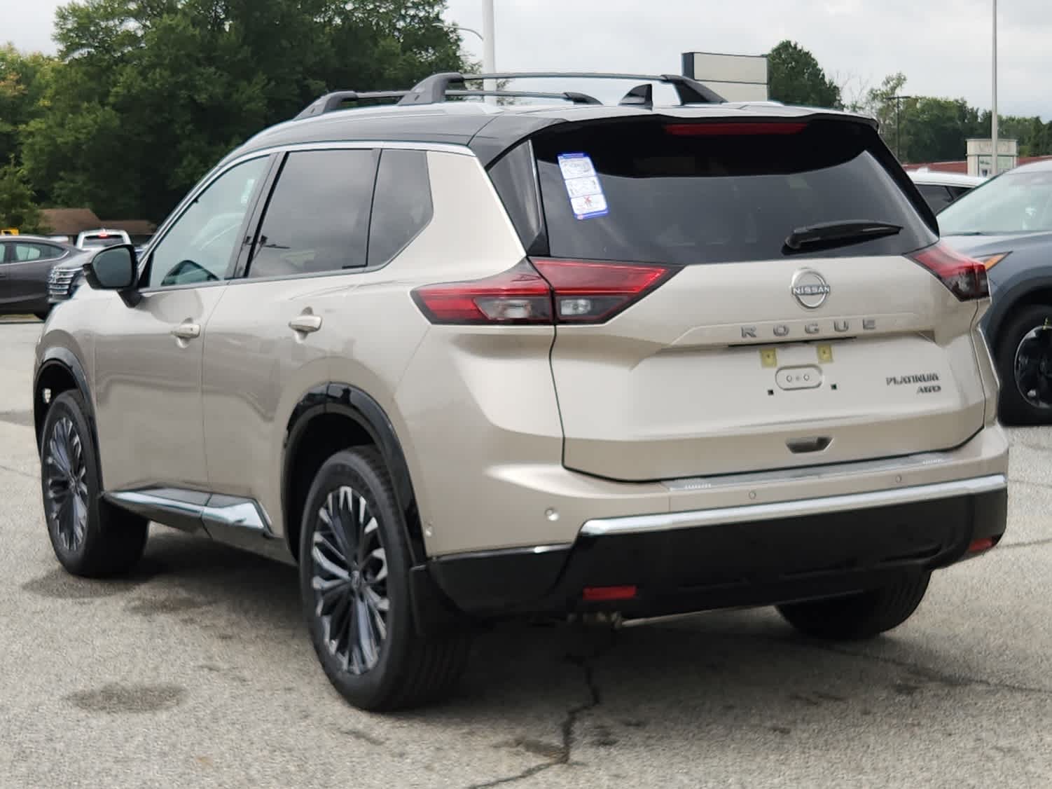 2026 Nissan Rogue Platinum photo 2