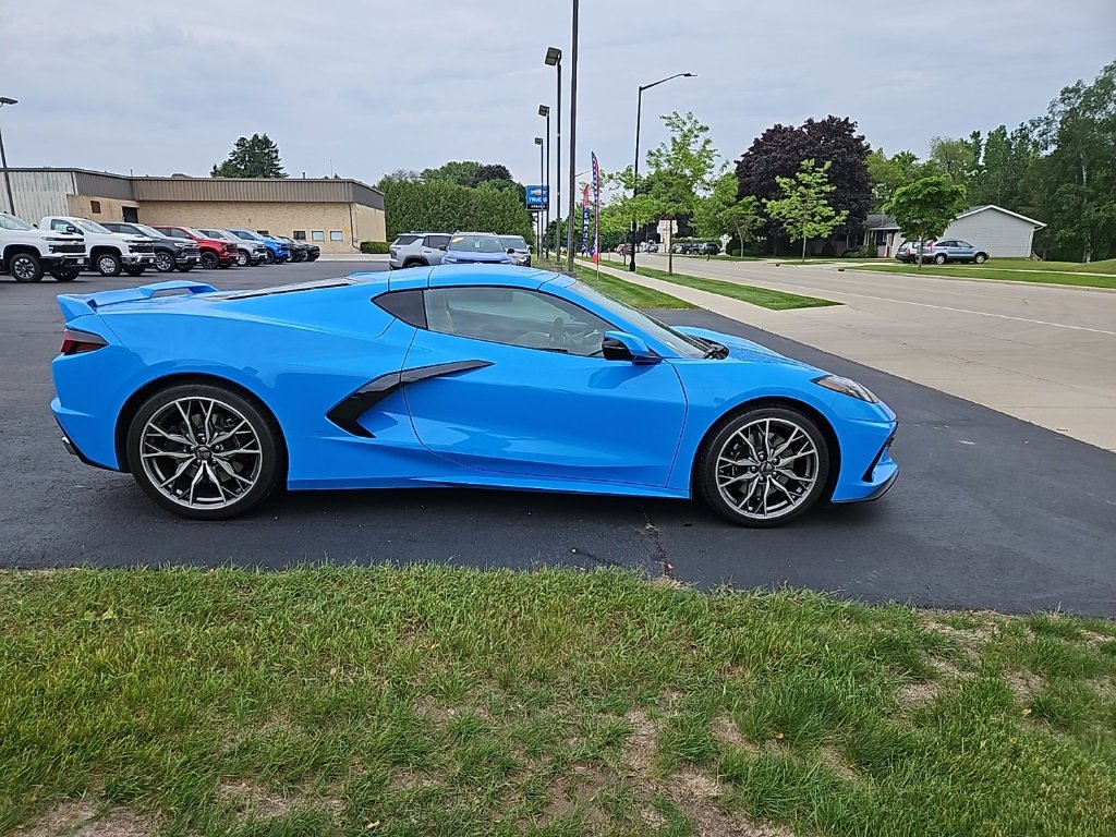 2024 Chevrolet Corvette Stingray 3LT photo 2