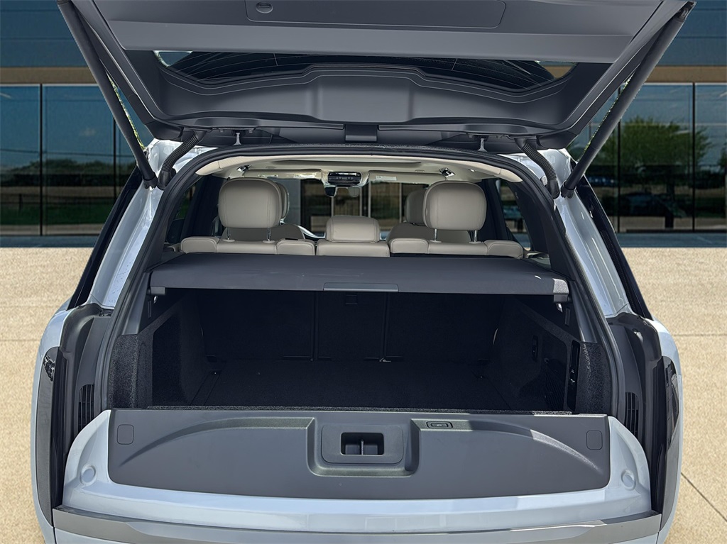 2023 Land Rover Range Rover SE photo 10