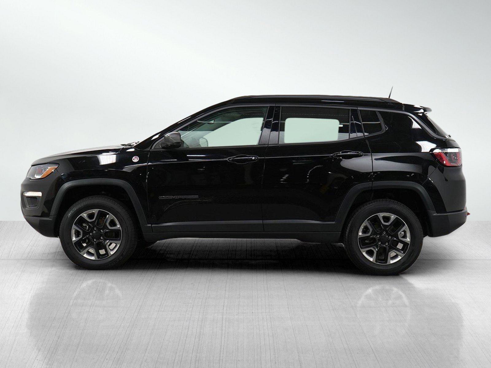 Used 2018 Jeep Compass Trailhawk with VIN 3C4NJDDB2JT324058 for sale in Burnsville, Minnesota