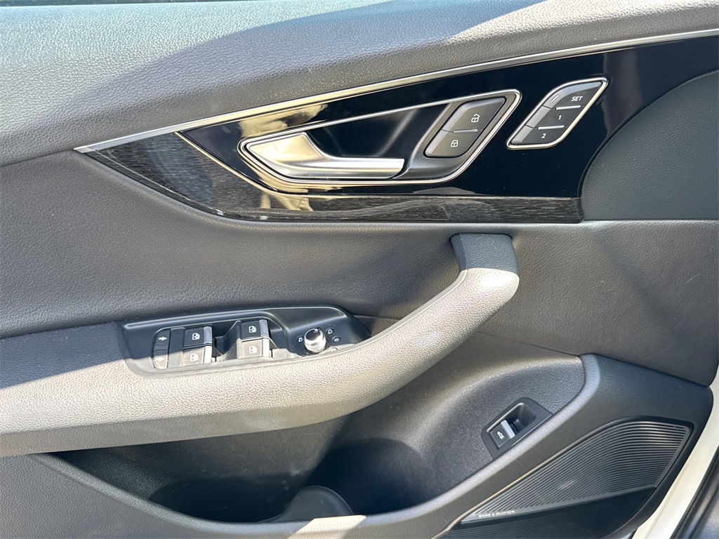 2017 Audi Q7 3.0T Prestige photo 4