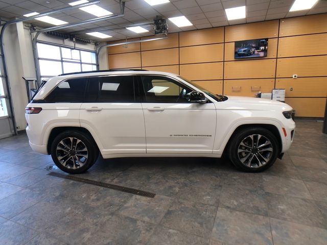 2024 Jeep Grand Cherokee Overland photo 7