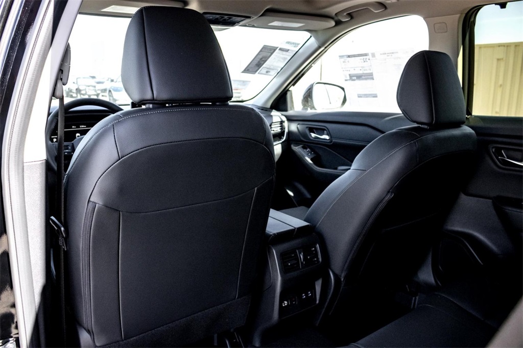 2025 Nissan Rogue SL photo 21