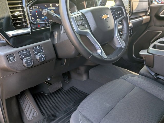 2025 Chevrolet Silverado 1500 LT photo 16