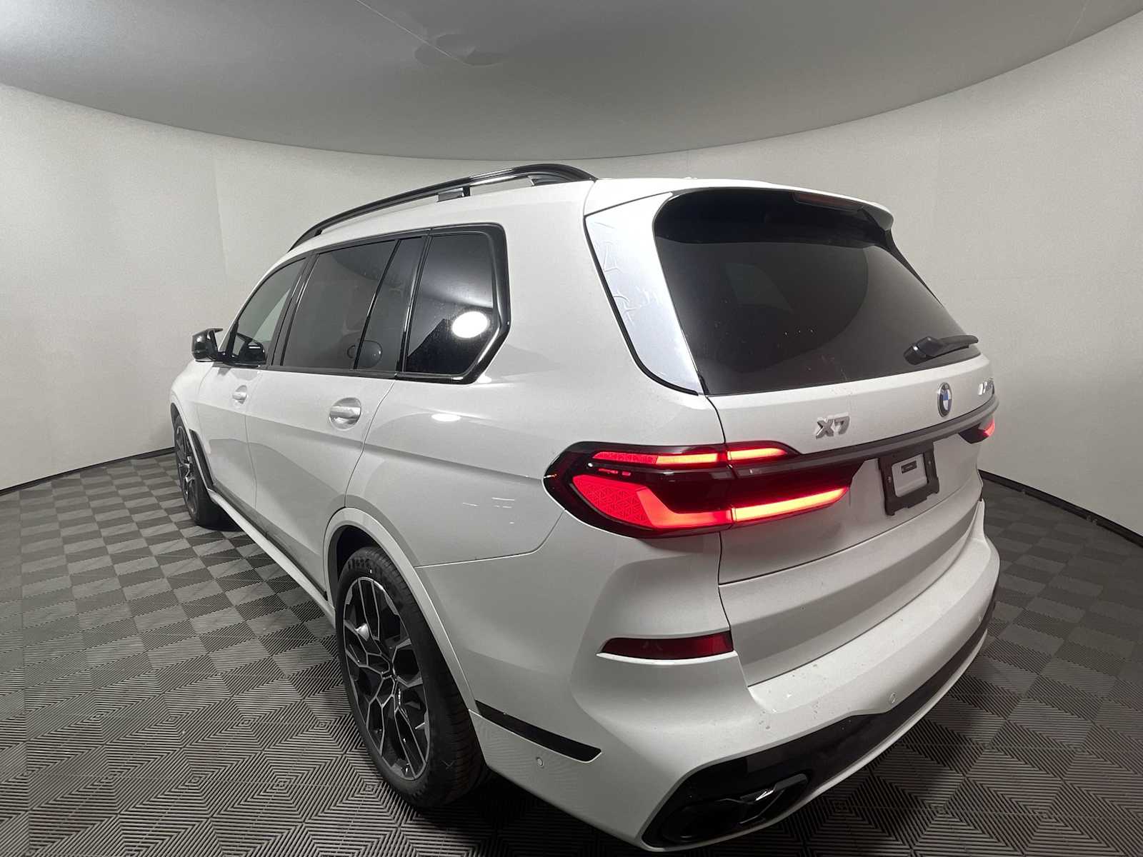 2026 Bmw X7 M60i photo 2