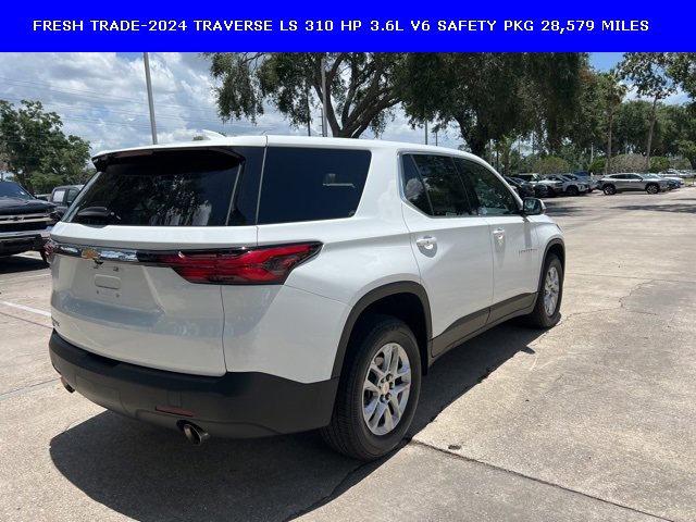 2024 Chevrolet Traverse LS photo 3