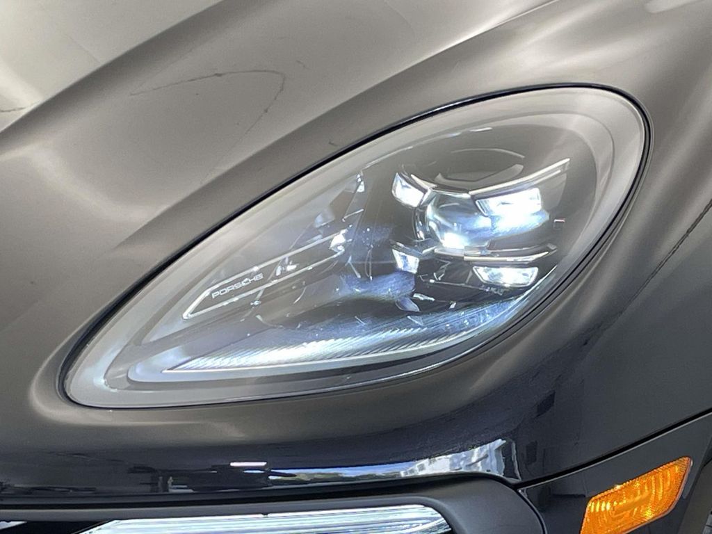 2024 Porsche Macan T photo 8