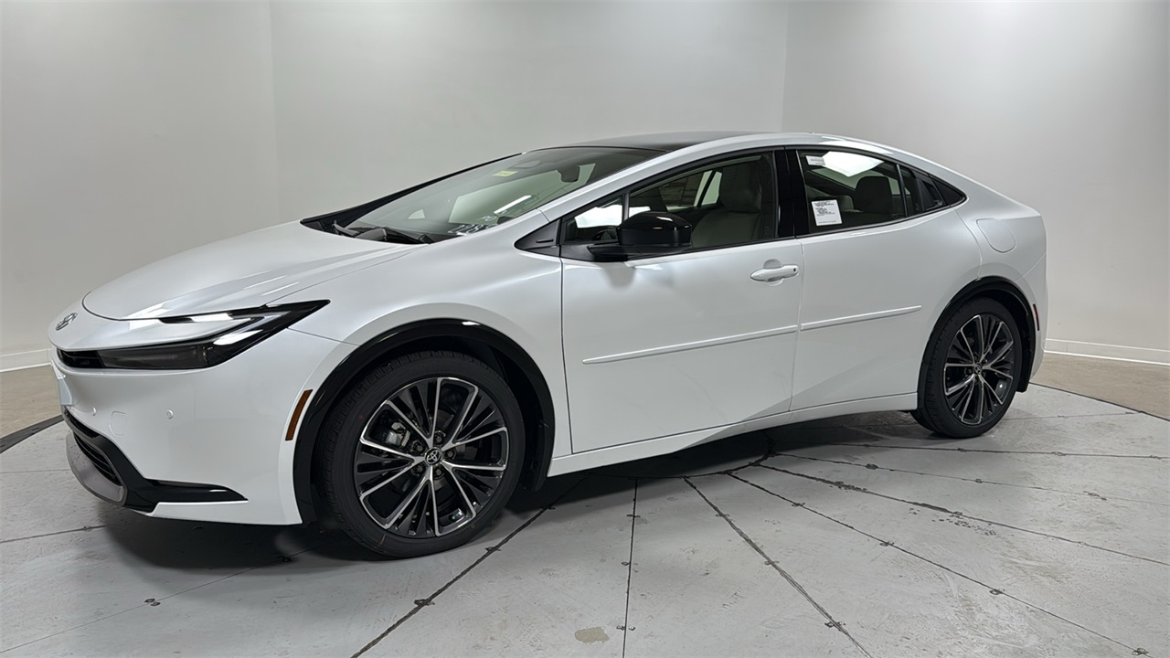 2026 Toyota Prius XLE's photo