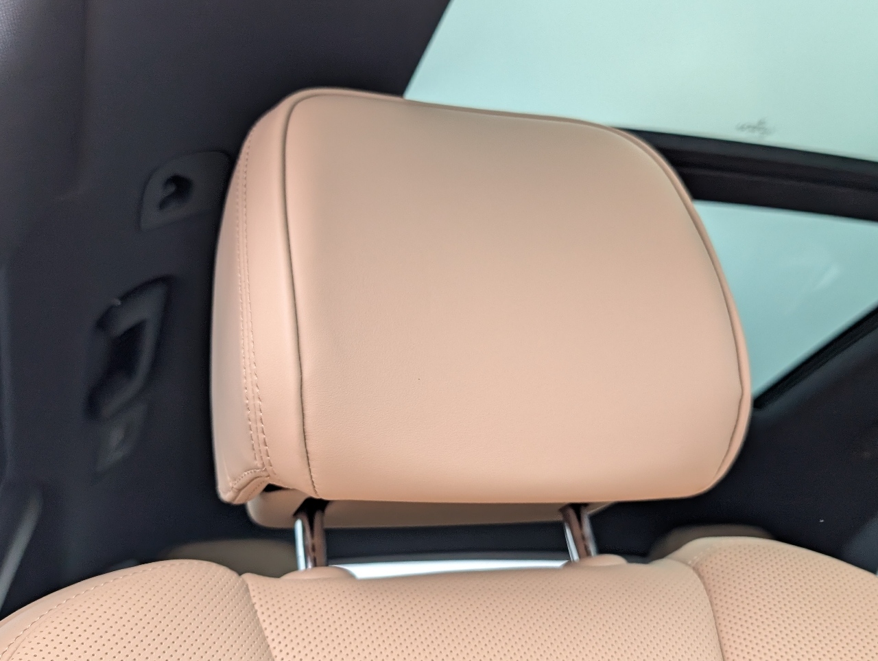 2025 Porsche Macan T photo 16