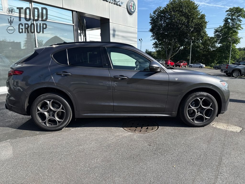 2022 Alfa Romeo Stelvio Ti photo 6