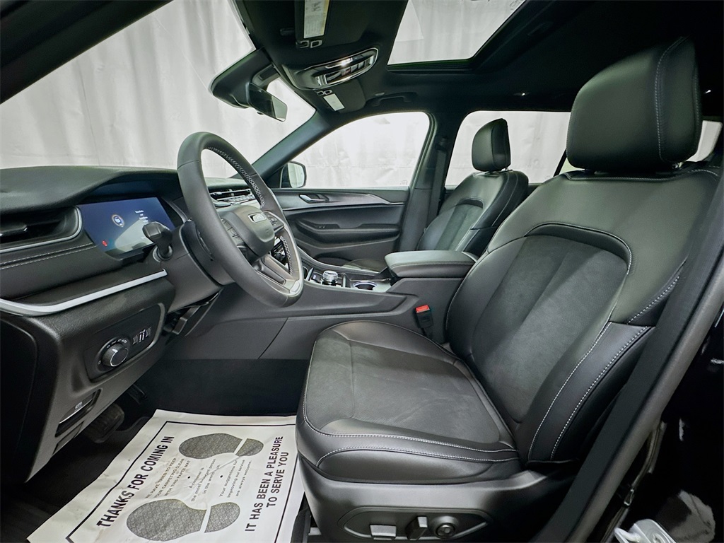 2025 Jeep Grand Cherokee Altitude X photo 18