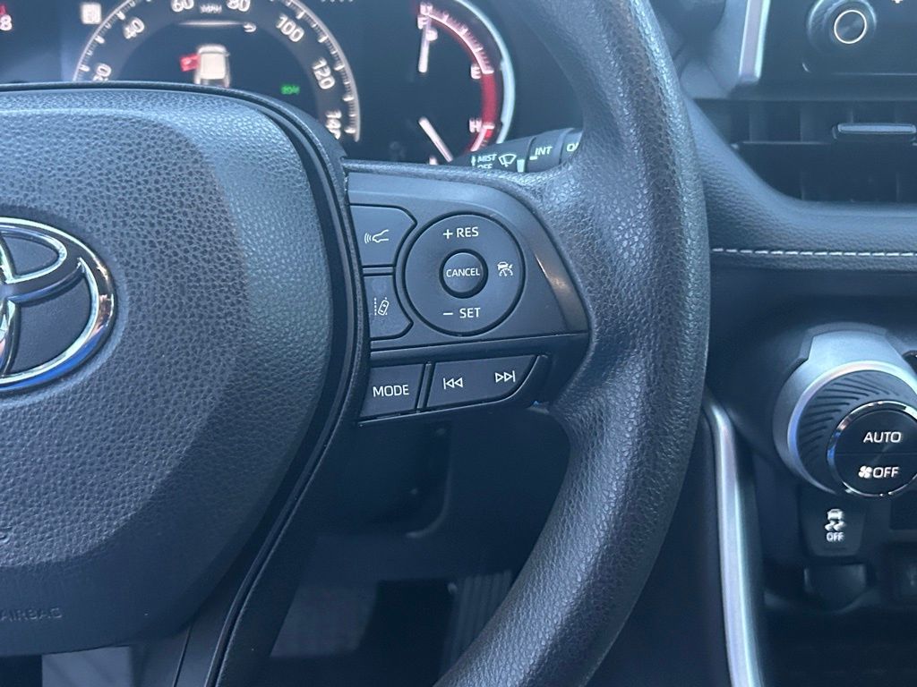 2024 Toyota RAV4 XLE photo 36