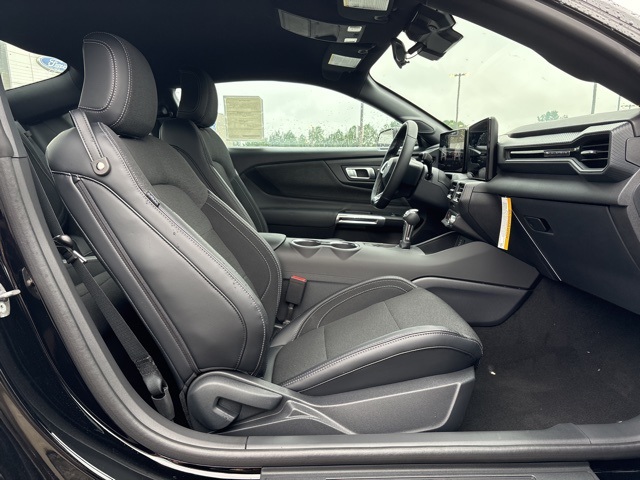 2025 Ford Mustang EcoBoost photo 21
