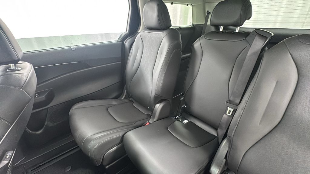 2026 Kia Carnival SX photo 14
