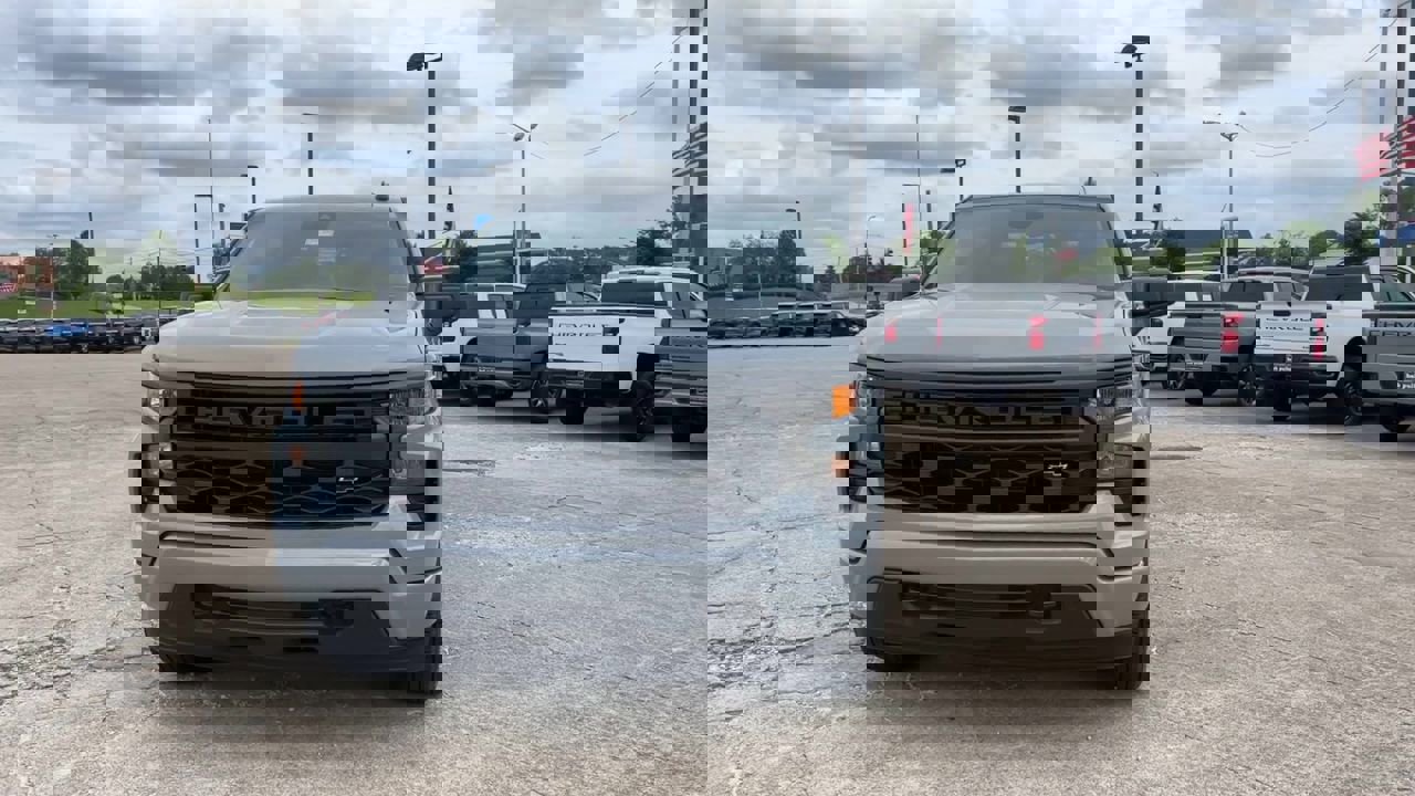 2024 Chevrolet Silverado 1500 Custom photo 4