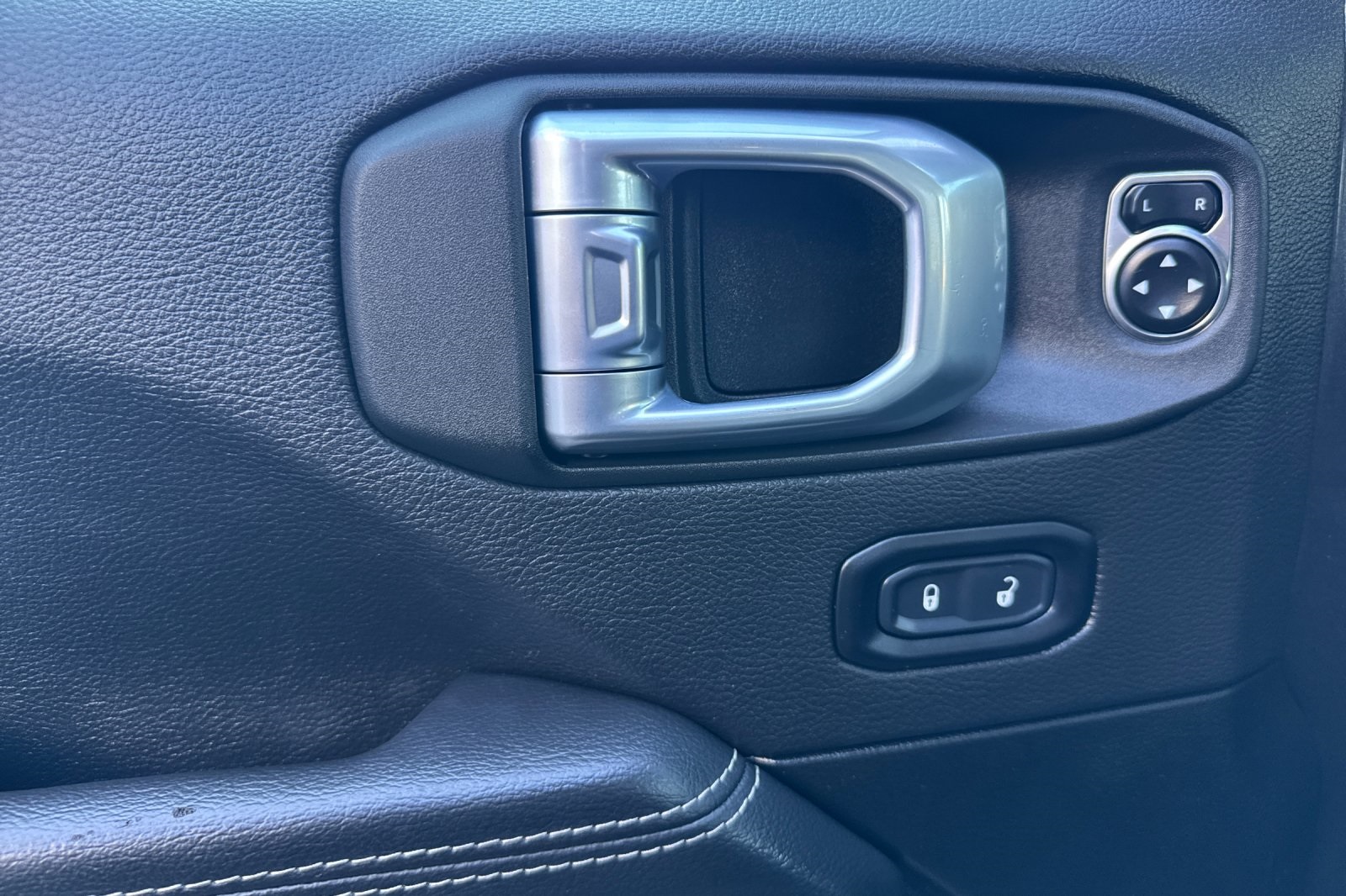 2021 Jeep Wrangler Unlimited Sahara 4xe photo 14
