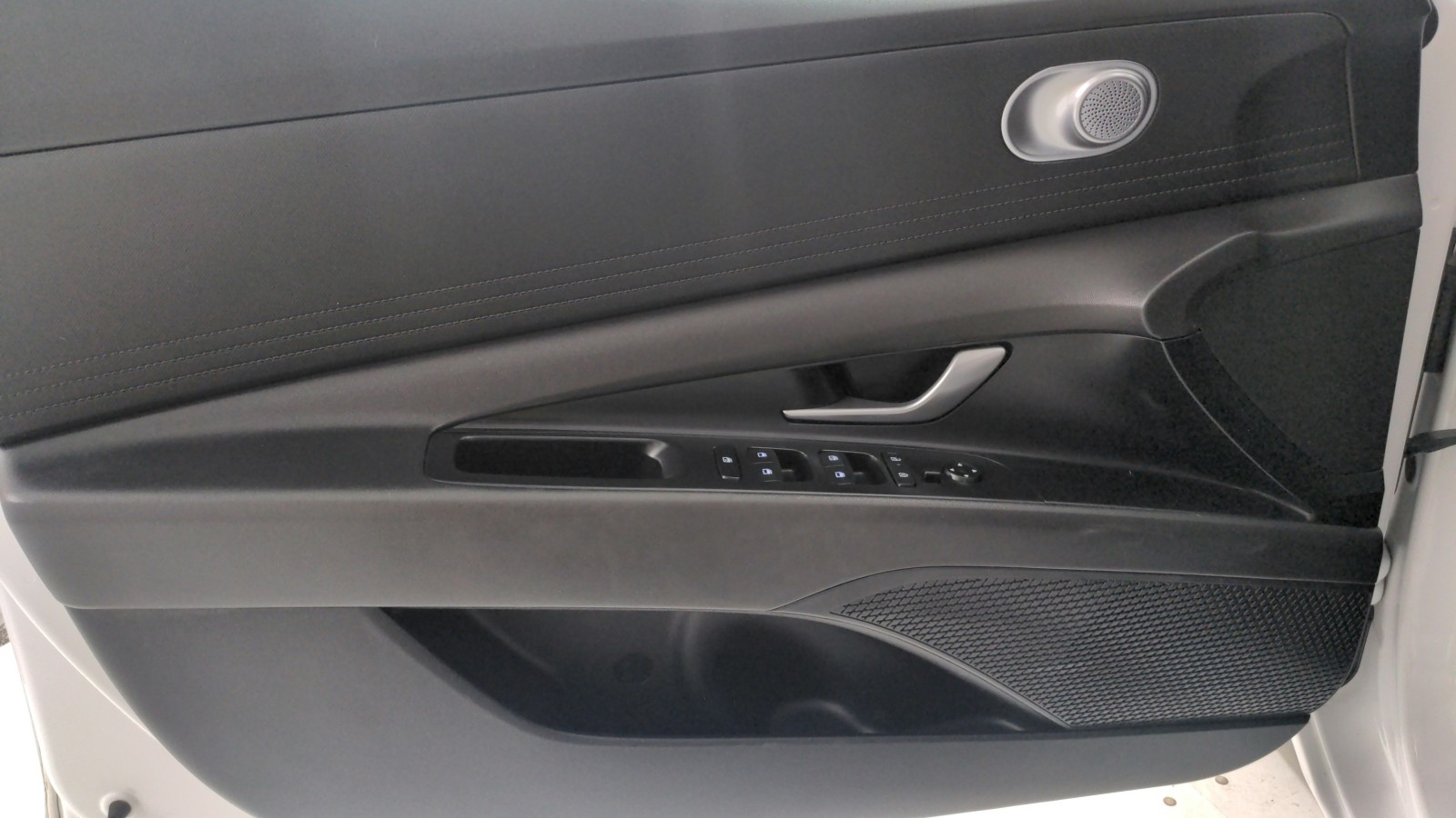 Used 2024 Serenity White Hyundai SEL image 24