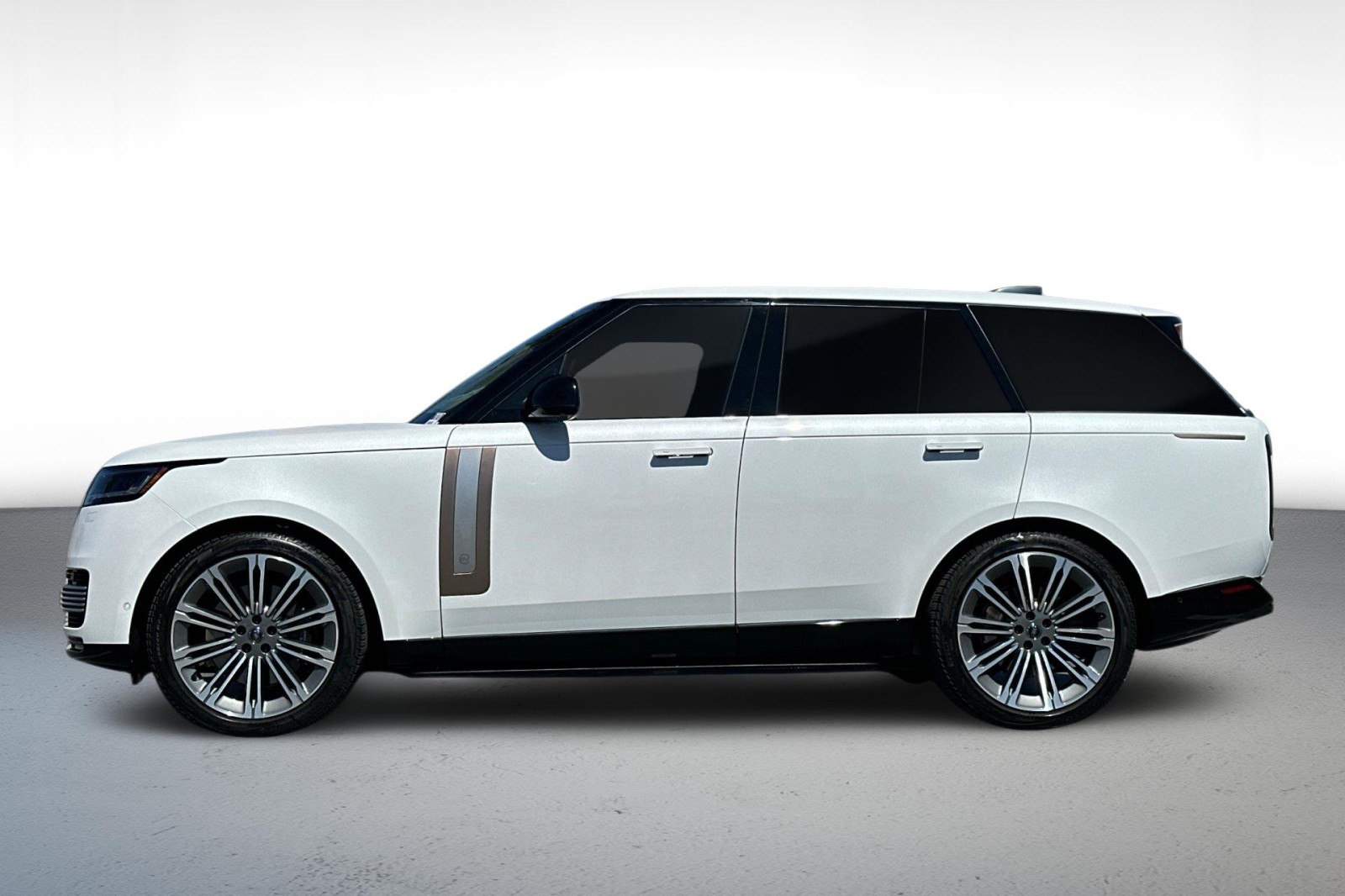 2024 Land Rover Range Rover SV photo 3