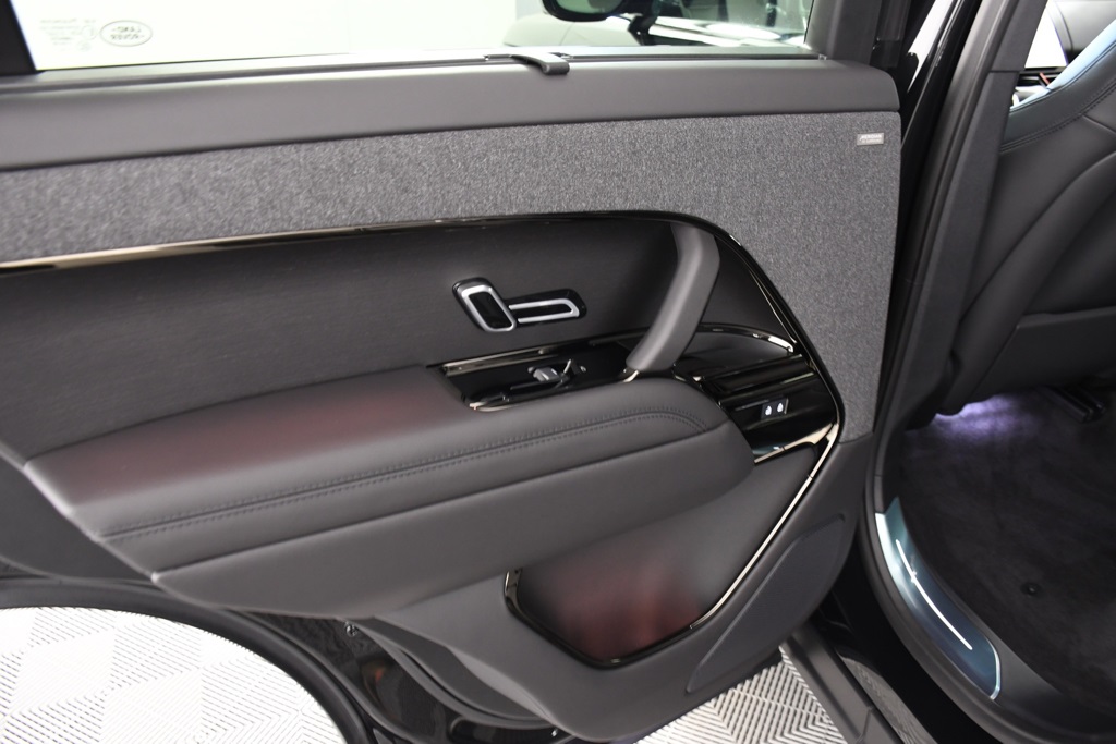 2025 Land Rover Range Rover Sport SE photo 24
