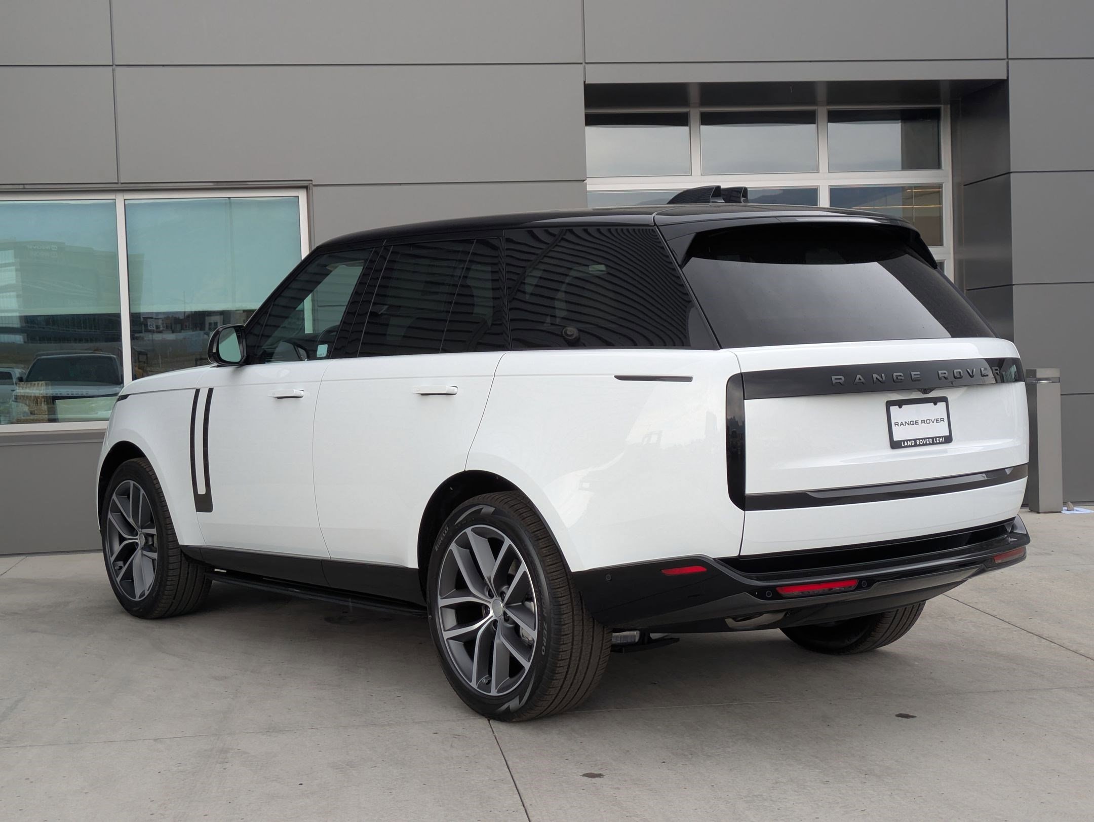 2025 Land Rover Range Rover SE photo 8